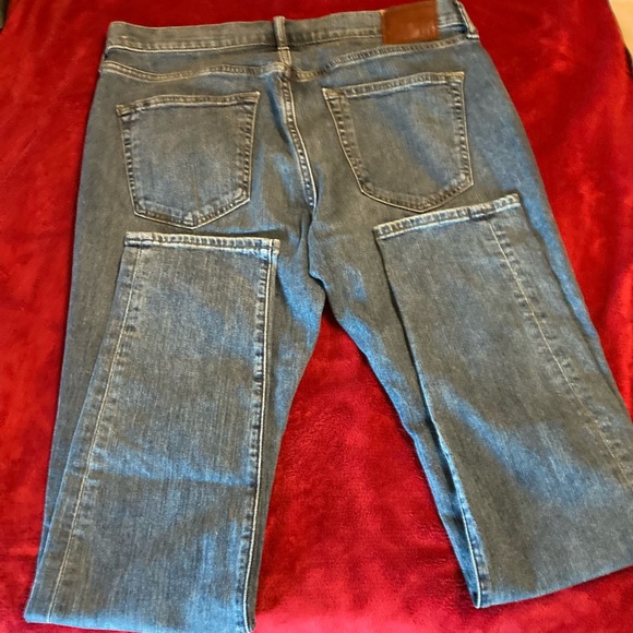 Abercrombie and Fitch men’s super skinny stretch jeans in medium denim. - Picture 4 of 7